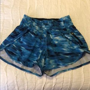 Lululemon women’s running shorts size 6